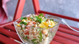 Salada de quinoa com frutas secas (Imagem: Julie Style | Shutterstock)