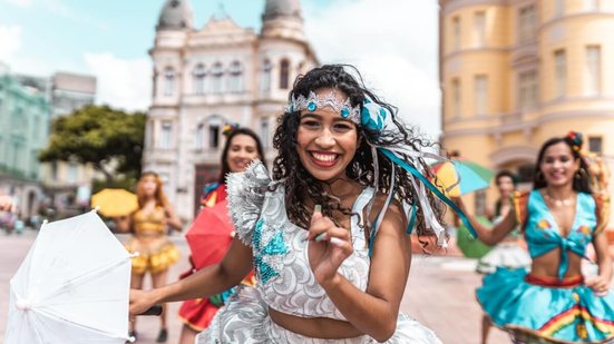 A resistência do corpo no Carnaval também pode ser influenciada por fatores genéticos (Imagem: AT Global | Shutterstock)