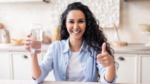 Celebrar com mais consciência ajuda o organismo a se recuperar melhor no dia seguinte (Imagem: Prostock-studio | Shutterstock)