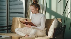 Rituais simples atraem energias positivas para 2026 (Imagem: dekazigzag | Shutterstock)