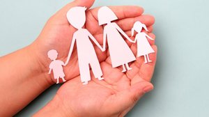 A alienação parental configura grave violência psicológica e pode deixar sequelas permanentes no desenvolvimento emocional (Imagem: Justinboat.29 | Shutterstock)