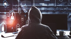 O uso de Inteligência Artificial torna os golpes mais convincentes e difíceis de serem detectados (Imagem: Golden Dayz | Shutterstock)