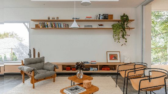 Iluminação, móveis e integração de ambientes podem renovar a sua sala de estar (Projeto: Rawi Arquitetura + Design  | Imagem: Rafael Renzo)