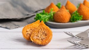 Coxinha de frango (Imagem: BooFamily | Shutterstock)