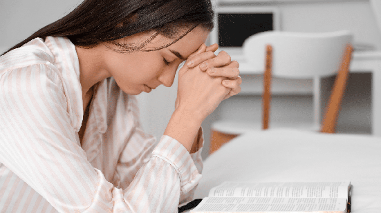 Os Salmos são composições poéticas que expressam sentimentos humanos profundos (Imagem: Pixel-Shot | Shutterstock)