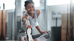 A atividade física contribui para a saúde da mulher e ajuda na prevenção de doenças (Imagem: PeopleImages | Shutterstock)