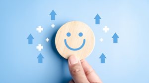 A saúde mental e emocional fortalecida melhora a capacidade de lidar com relacionamentos profissionais e de administrar as finanças (Imagem: MMD Creative | Shutterstock)