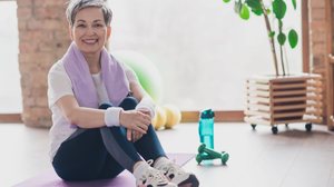 Hábitos saudáveis adotados na maturidade podem impactar diretamente a qualidade de vida no futuro (Imagem: Roman Samborskyi | Shutterstock)