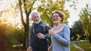 Manter uma rotina ativa contribui para mais disposição e qualidade de vida (Imagem: Lordn | Shutterstock)