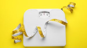 O sedentarismo prolongado, mesmo em quem parece saudável, compromete músculos, metabolismo e bem-estar ao longo do tempo (Imagem: New Africa | Shutterstock)