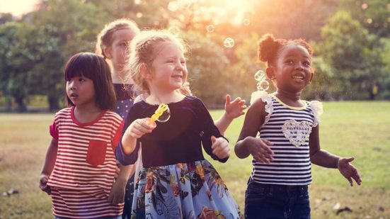 Semana Mundial do Brincar retorna com programação que reforça o brincar livre como ferramenta de desenvolvimento e inclusão (Imagem: Rawpixel.com | Shutterstock)