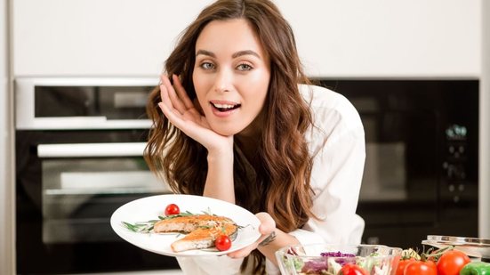 A escolha e o preparo do peixe são essenciais para aproveitar os seus nutrientes (Imagem: Stacey Green | Shutterstock)