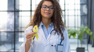 O suicídio é uma questão de saúde pública que envolve capacitação de profissionais, fortalecimento do SUS e combate ao estigma (Imagem: tsyhun | Shutterstock)