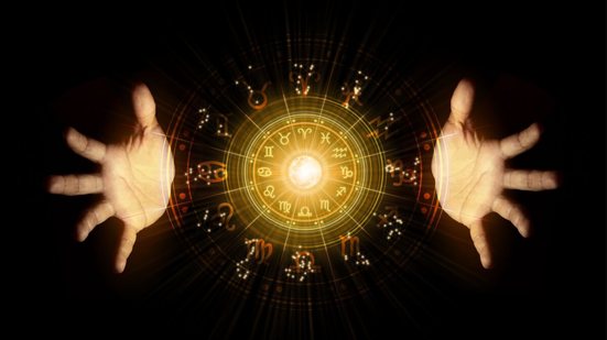 A astrologia ajuda a compreender reações emocionais diferentes (Imagem: Thanumporn Thongkongkaew | Shutterstock)