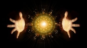 A astrologia ajuda a compreender reações emocionais diferentes (Imagem: Thanumporn Thongkongkaew | Shutterstock)