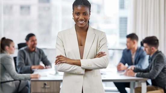 É possível enfrentar a síndrome da impostora a partir do fortalecimento do autoconhecimento e da consciência emocional