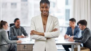 É possível enfrentar a síndrome da impostora a partir do fortalecimento do autoconhecimento e da consciência emocional