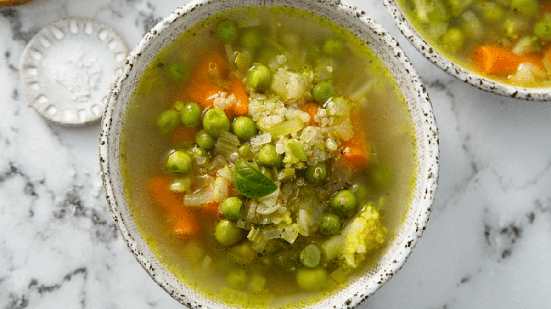 Sopa de quinoa com ervilha (Imagem: MariaKovaleva | Shutterstock)