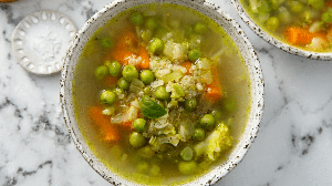 Sopa de quinoa com ervilha (Imagem: MariaKovaleva | Shutterstock)