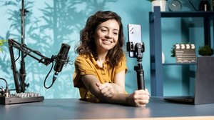 Profissão de storymaker surge como uma resposta direta a mudança de comportamento do público (Imagem: DC Studio | Shutterstock)