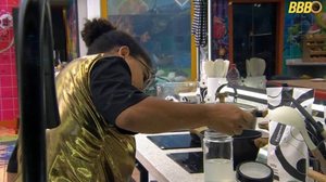 A água do frango pode conter bactérias que são causas frequentes de infecção alimentar (Imagem: Reprodução digital | Rede Globo)