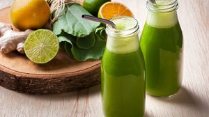 Suco verde de couve com laranja e limão (Imagem: flanovais | Shutterstock)