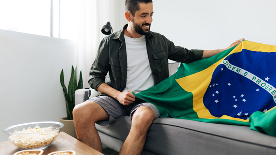 Durante a Copa do Mundo, torcedores recorrem a rituais e superstições na tentativa de influenciar o resultado dentro de campo (Imagem: Kleber Cordeiro | Shutterstock)