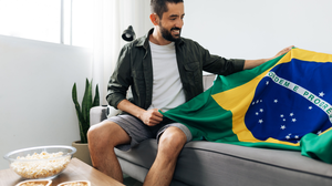 Durante a Copa do Mundo, torcedores recorrem a rituais e superstições na tentativa de influenciar o resultado dentro de campo (Imagem: Kleber Cordeiro | Shutterstock)
