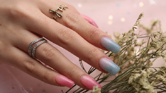 Syrup Nails: unhas com efeito translúcido são a aposta da primavera