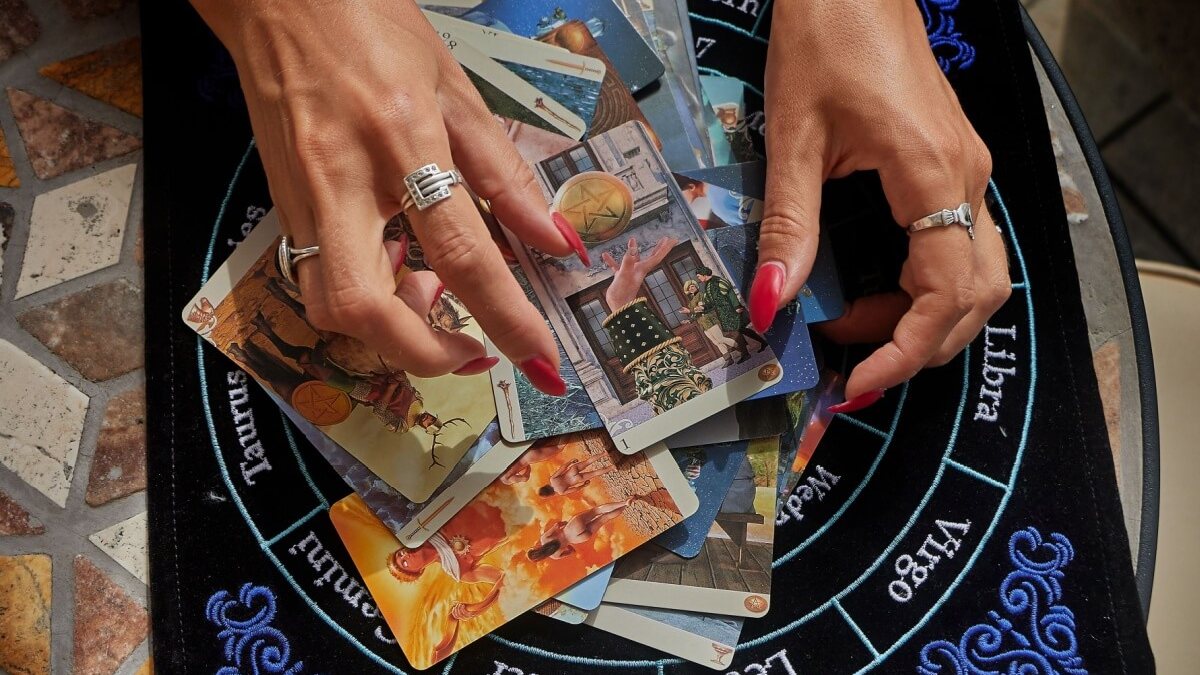 Tarot do dia: previsão para os 12 signos em 01/04/2026