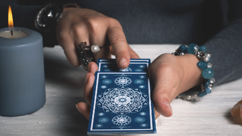 Tarot do dia: previsão para os 12 signos em 03/10/2026