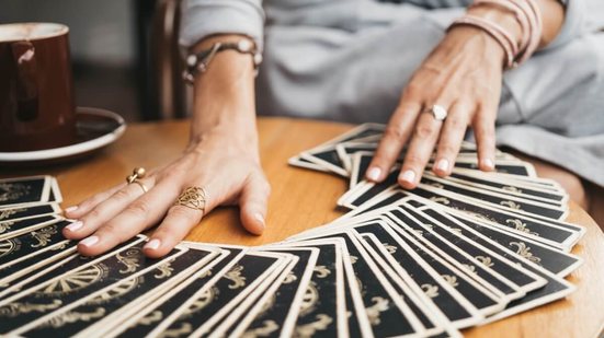 O domingo pedirá maturidade aos nativos para lidar com conflitos e coragem para seguir em frente (Imagem: Natalie magic | Shutterstock)