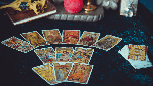 O domingo favorecerá quem conseguir unir intuição e objetividade, reconhecendo o que precisa ser transformado (Imagem: T.Den_Team | Shutterstock)