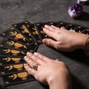 Conforme as cartas do tarot, o dia será favorável para a tomada de decisão (Imagem: New Africa | Shutterstock)