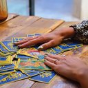 O dia será marcado por emoções intensas, momentos de realização e aprendizados nas relações, exigindo atenção para equilibrar desafios e conquistas (Imagem: Daria Zelenska | Shutterstock)