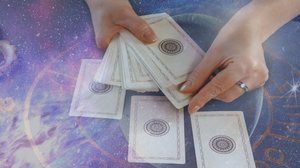 A quinta-feira pedirá atitudes conscientes e atenção para evitar impulsos (Imagem: Shyntartanya | Shutterstock)