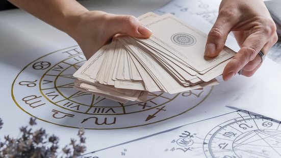 O dia será marcado por renovação, amadurecimento e decisões importantes, com espaço para novos começos, estabilidade e transformações necessárias (Imagem: Shyntartanya | Shutterstock)