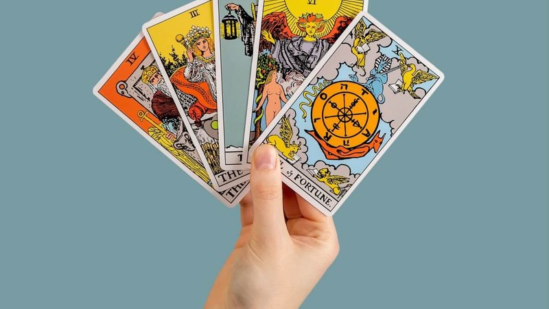 Tarot do dia: previsão para os 12 signos em 08/02/2026