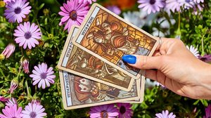 O dia será marcado por encerramentos importantes e oportunidades no amor, na comunicação e nos projetos (Imagem: Goodwin Mallorca | Shutterstock)