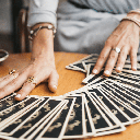 O dia pedirá paciência, equilíbrio e maturidade para aproveitar novas oportunidades (Imagem: Natalie magic | Shutterstock)
