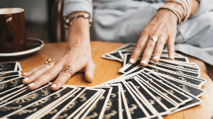 O dia pedirá paciência, equilíbrio e maturidade para aproveitar novas oportunidades (Imagem: Natalie magic | Shutterstock)