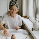 A energia estará propícia para os nativos que desejam avançar, mas sem perder a capacidade de refletir antes de agir (Imagem: Marya Chudakova | Shutterstock)