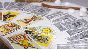 As cartas indicam conquistas materiais, oportunidades e avanços pessoais nesta quarta-feira (Imagem: Anna Markina | Shutterstock)