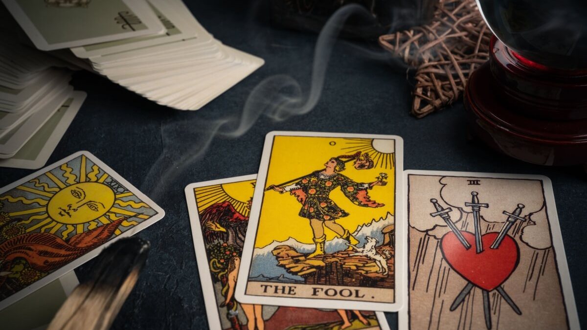 Tarot do dia: previsão para os 12 signos em 18/03/2026