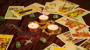 O tarot mostra que será um dia de ajustes internos importantes e necessários para o crescimento dos nativos (Imagem: Astrologer | Shutterstock)