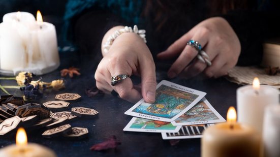 O dia será marcado por mudanças, decisões importantes e encerramentos que irão abrir espaço para novos ciclos (Imagem: Adria Black | Shutterstock)