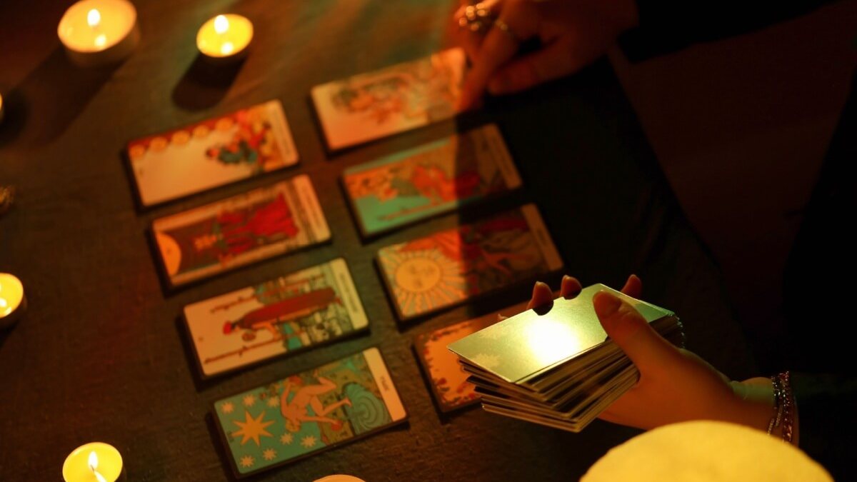 Tarot do dia: previsão para os 12 signos em 22/02/2026