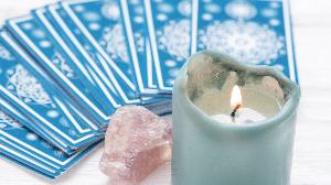 Esta terça-feira, segundo o tarot, será um dia para confiar na própria evolução (Imagem: Happy_Nati | Shutterstock)
