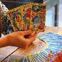 O tarot aponta uma sexta-feira de reflexões profundas e oportunidades de crescimento (Imagem: Daria Zelenska
 | Shutterstock)