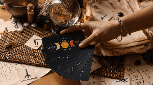 A coragem e a consciência serão essenciais para aproveitar o dia (Imagem: Pixel-Shot | Shutterstock)